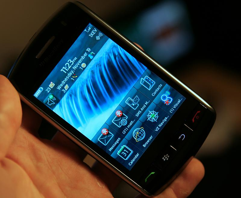 Illustration for article titled BlackBerry Storm Review (Verdict: Not Quite a Perfect Storm)